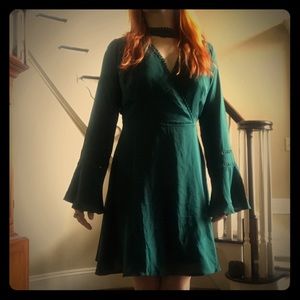 Green Bell Sleeve Dress with V Neck Cuttout